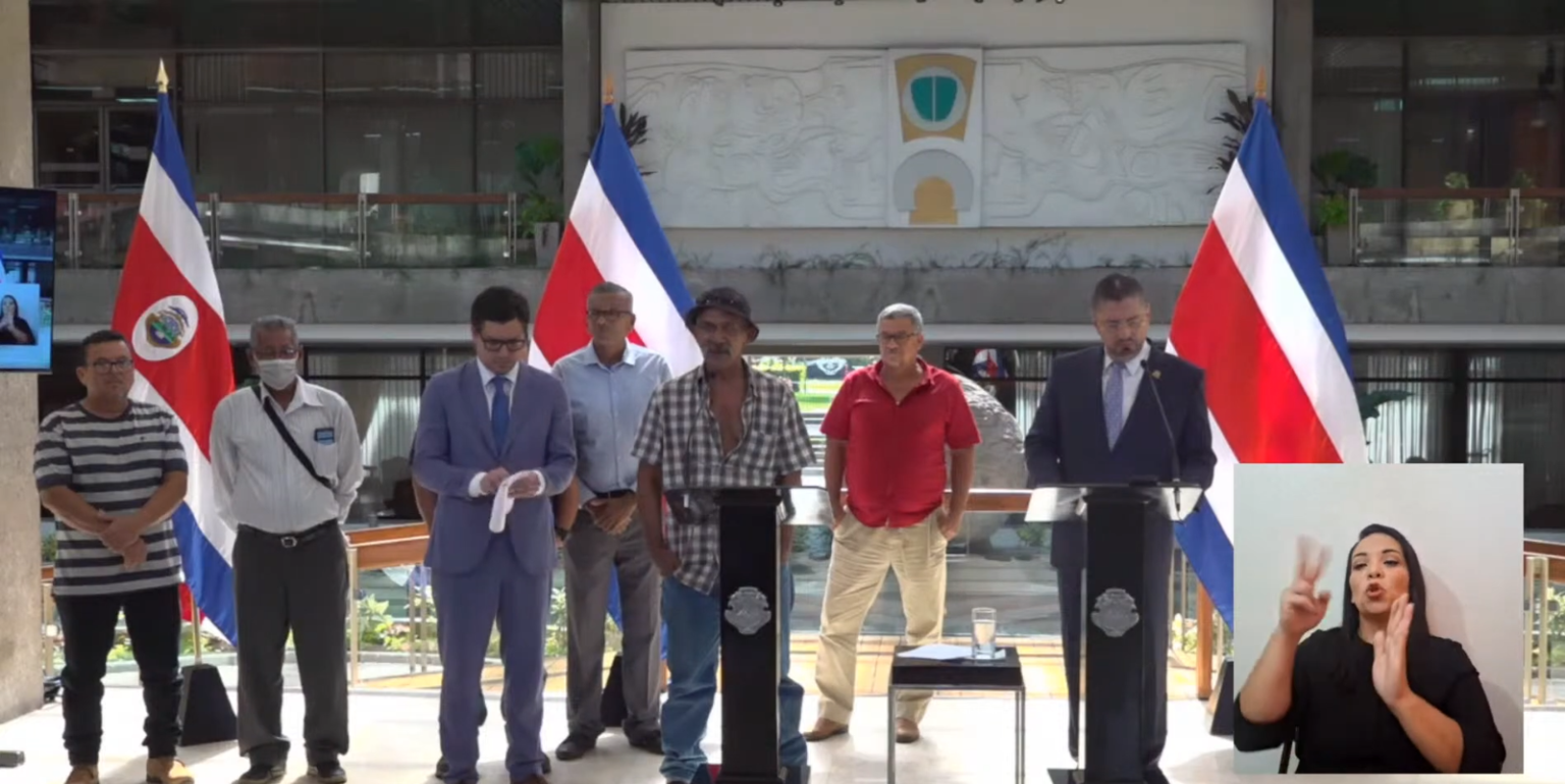 Imagen principal del artículo: Ejecutivo presenta proyecto para honrar pagos pendientes desde hace 23 años a exmuelleros
