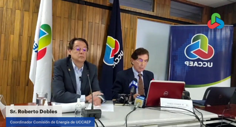 Exministro de ambiente sale de una para meterse en otra