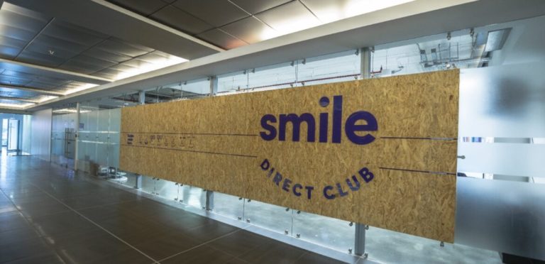 564 extrabajadores de SmileDirectClub recibieron pago de extremos laborales