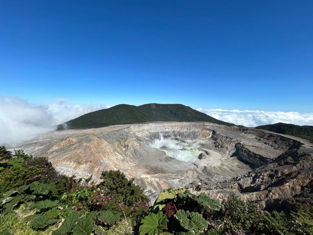 Volcán Poás permanecerá cerrado hasta el 25 de enero