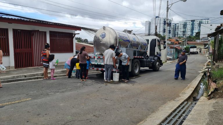 CFIA pide conformar "comisión de crisis" por contaminación de agua con hidrocarburos