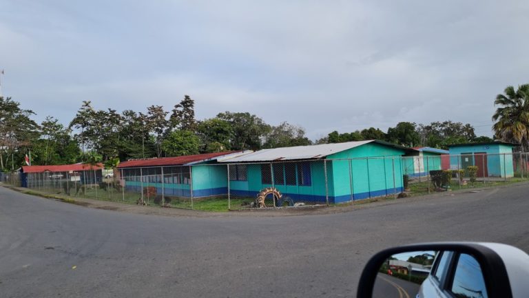 Cruz Roja confirma traslado de menores tras balacera frente a escuela en Siquirres