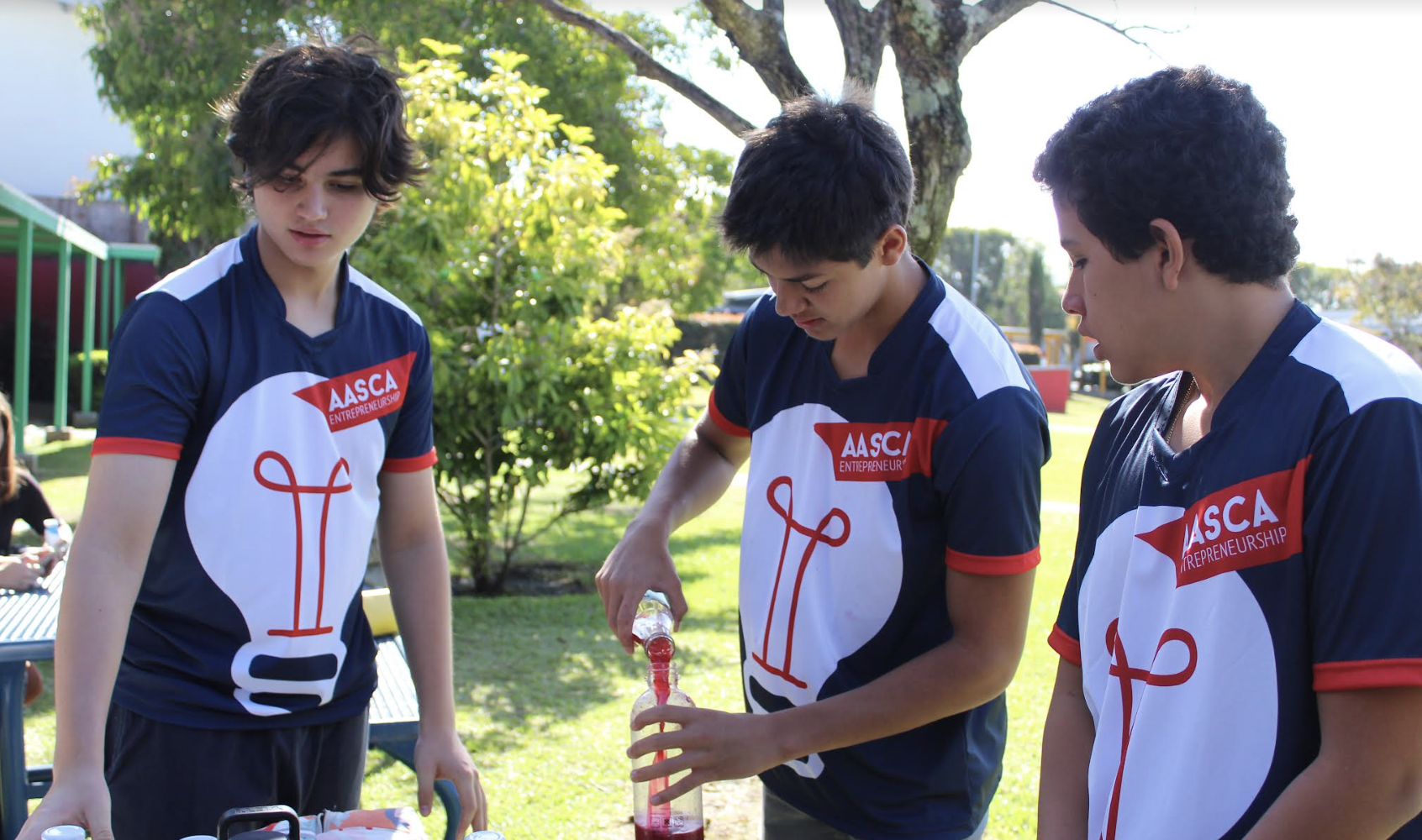 Imagen principal del artículo: Colegiales centroamericanos presentaron sus proyectos de emprendimiento en concurso regional