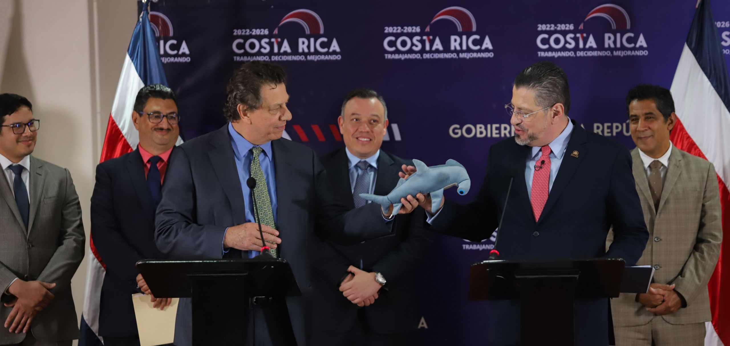 Imagen principal del artículo: Encuesta UCR: 7 de cada 10 personas consideran que el Gobierno hace poco o nada para proteger la biodiversidad