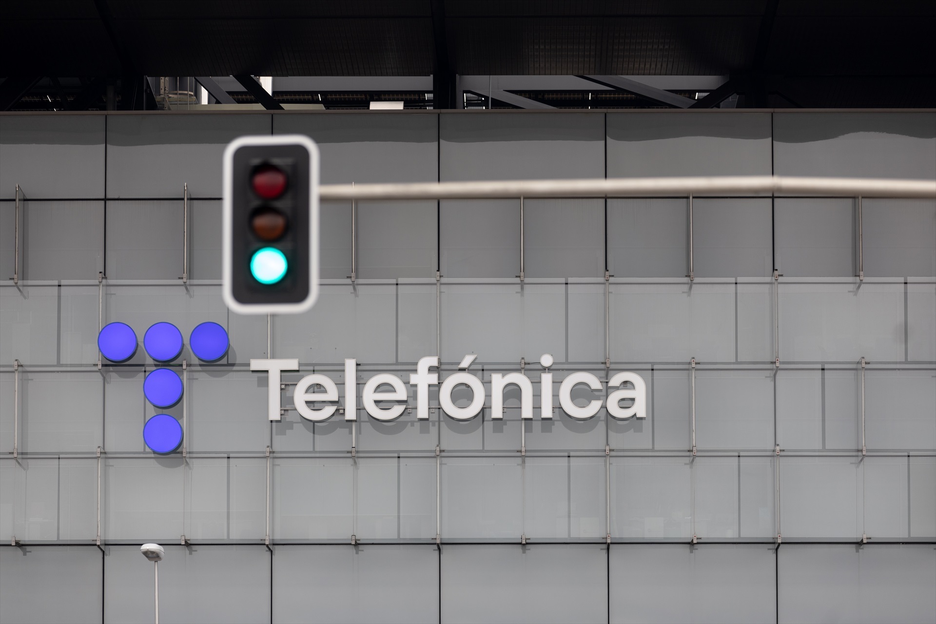 Imagen principal del artículo: Telefónica gana demanda internacional contra Millicom por cancelar compra de su filial en Costa Rica