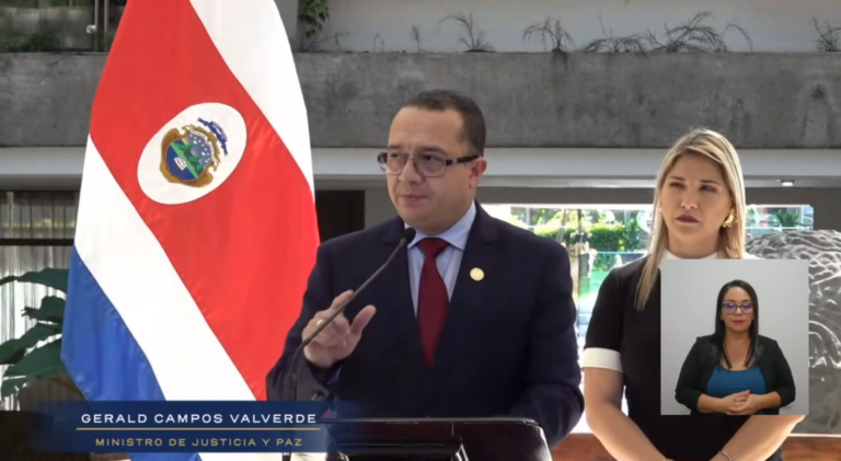 Ministro de justicia dice que no malinterpreta y... procede a malinterpretar