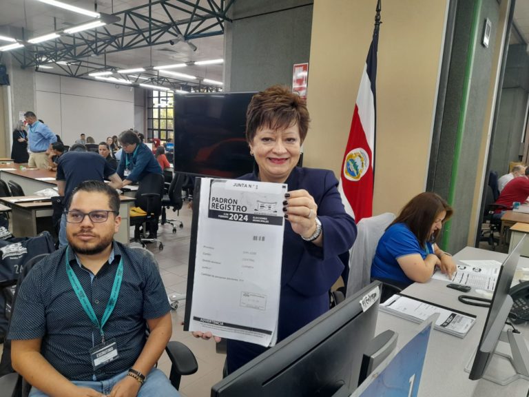 Elecciones municipales: TSE inicia conteo manual de votos
