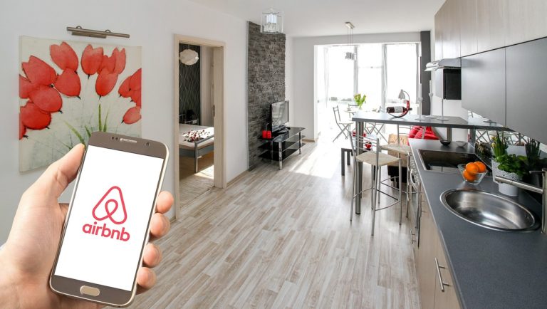 Asociación de Consumidores Libres rechaza solicitud hotelera de limitar Airbnbs