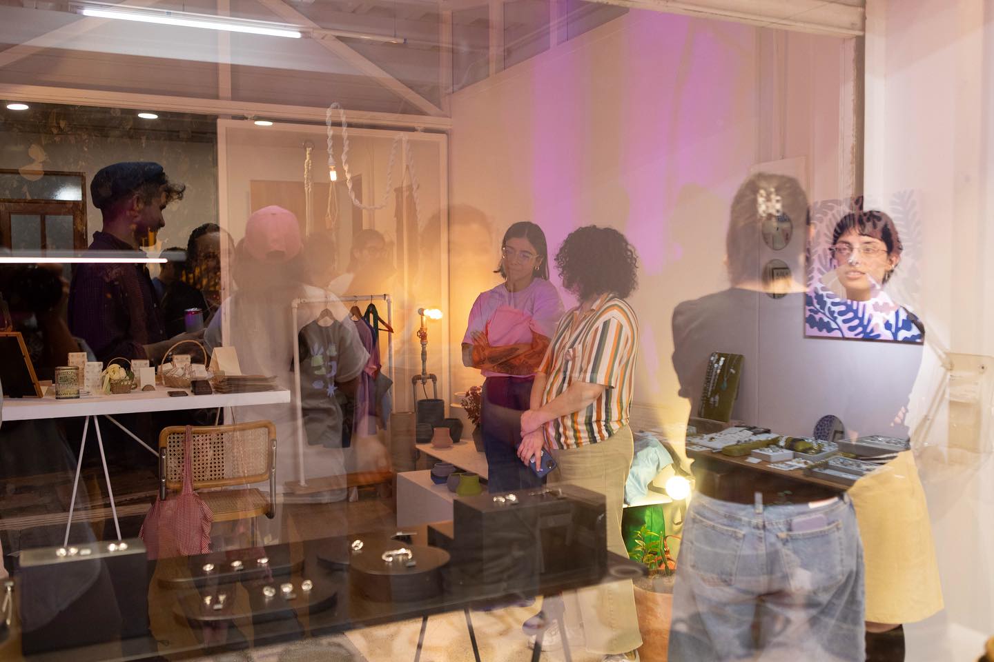 Imagen principal del artículo: Casa de Arte “satis.FACTORY” anuncia agenda con tres exposiciones de diseño y exploración audiovisual