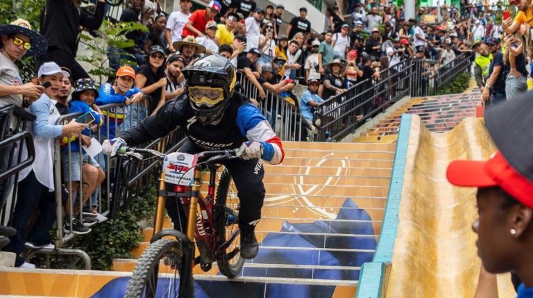 Tico Pablo Aguilar fue invitado por Red Bull para competir en evento extremo de downhill urbano