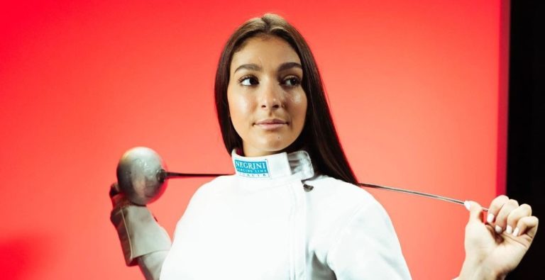 Esgrimista tica Karina Dyner se proclama subcampeona de conferencia en Estados Unidos