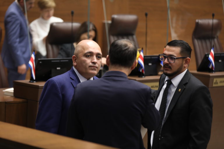 Diputado del PUSC propone prohibir indulto a delitos de corrupción