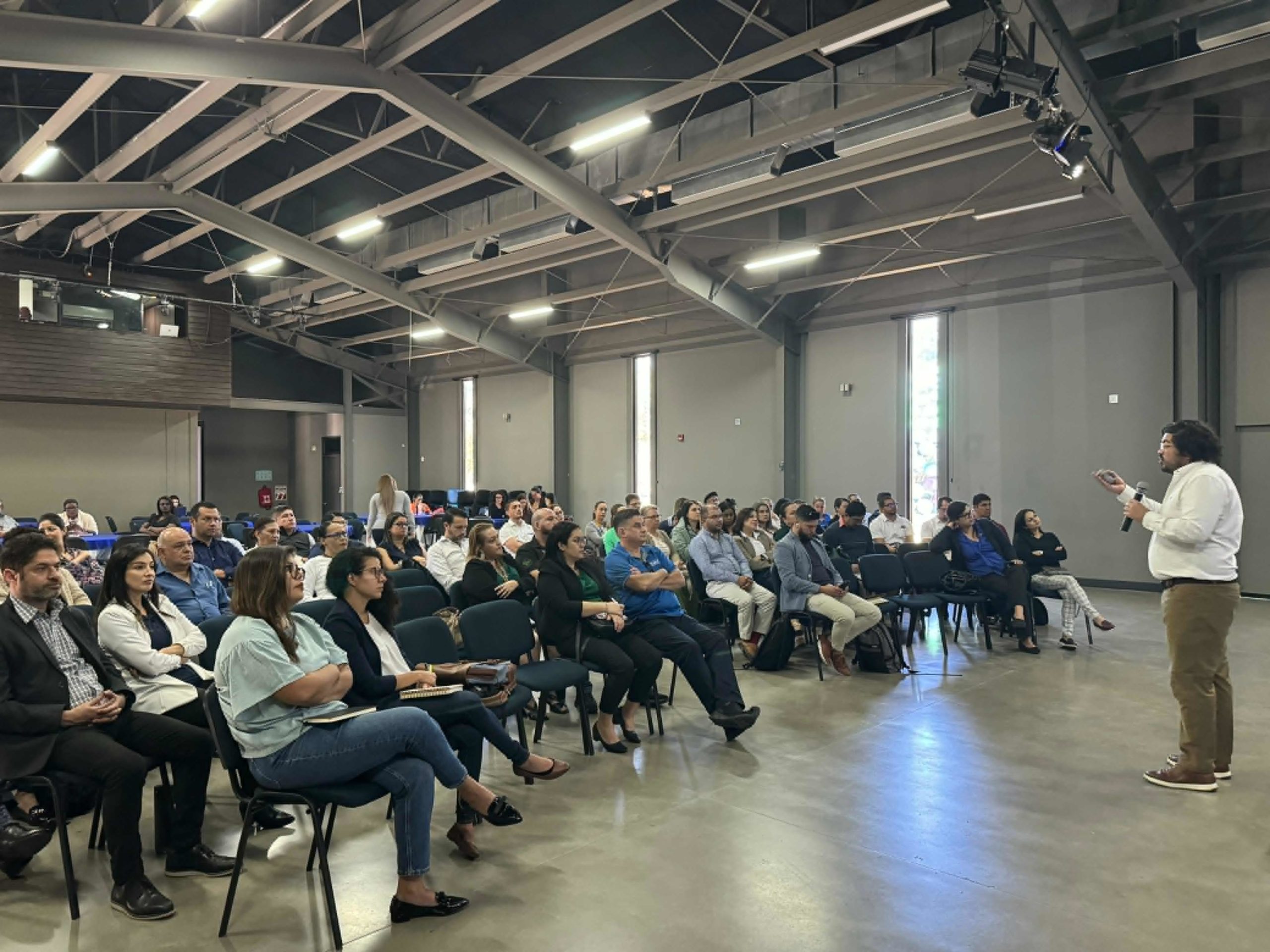 Imagen principal del artículo: Organizaciones realizaron capacitación para mejorar programas de empleo en el país