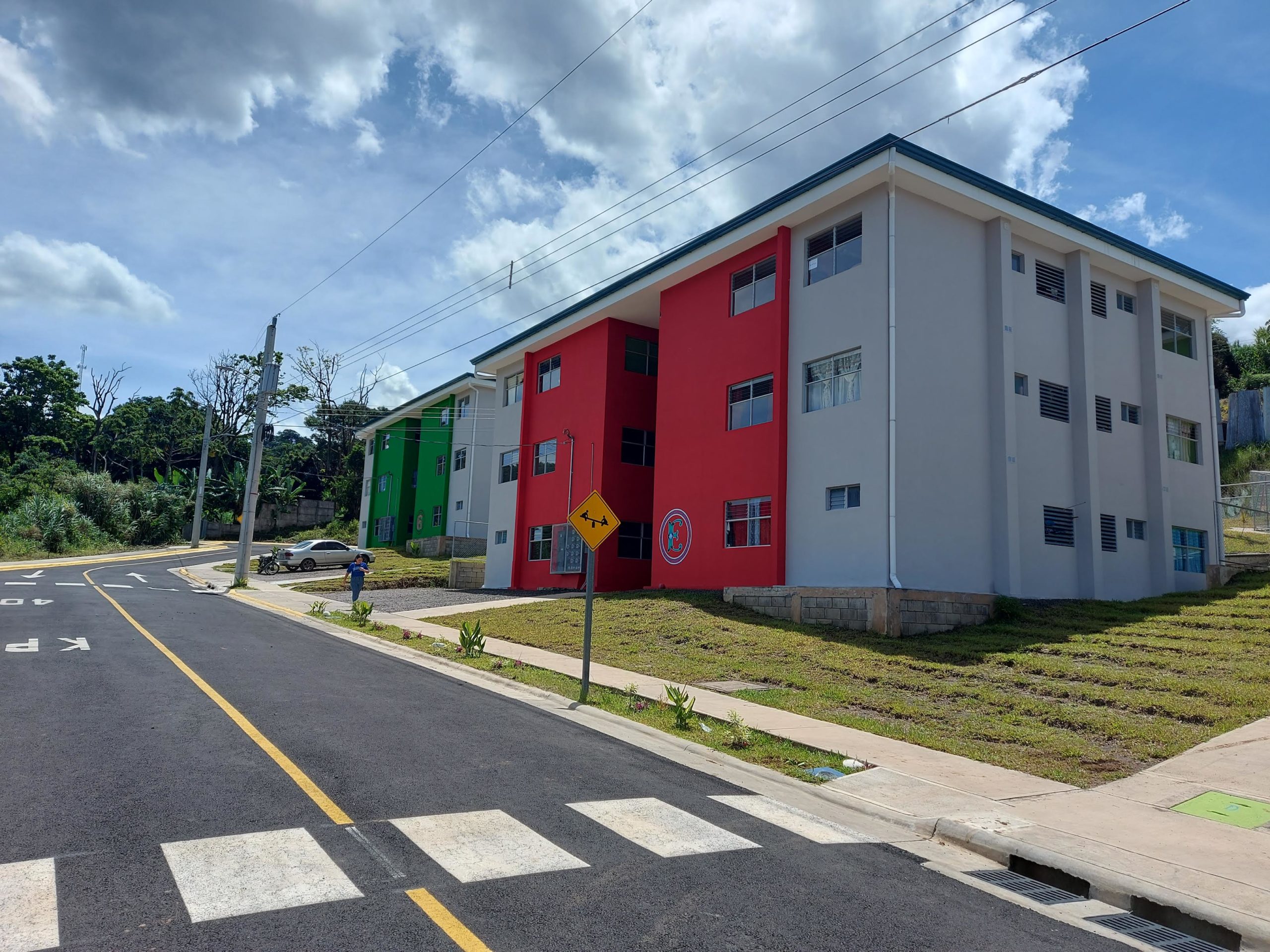 Imagen principal del artículo: Familias estarán mejor capacitadas para organizarse y vivir en proyectos de interés social