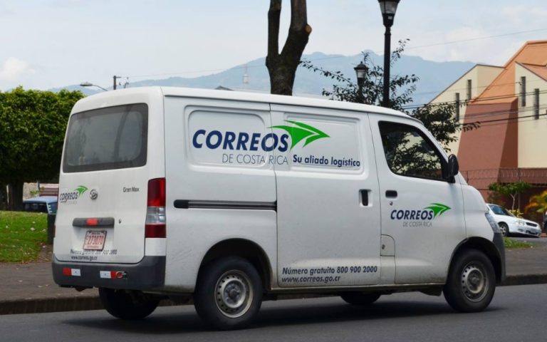 Personas con placas detenidas por Cosevi podrán recibirlas por medio de Correos de Costa Rica