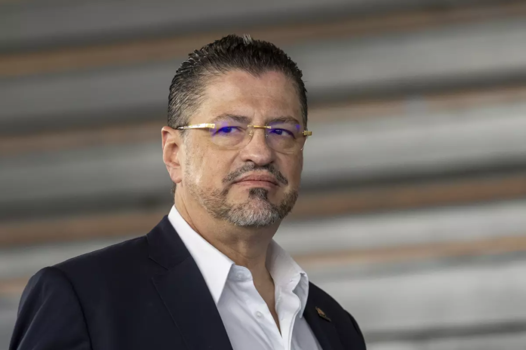 Norma técnica firmada por Chaves obligará a las madres a llevar a término embarazos inviables
