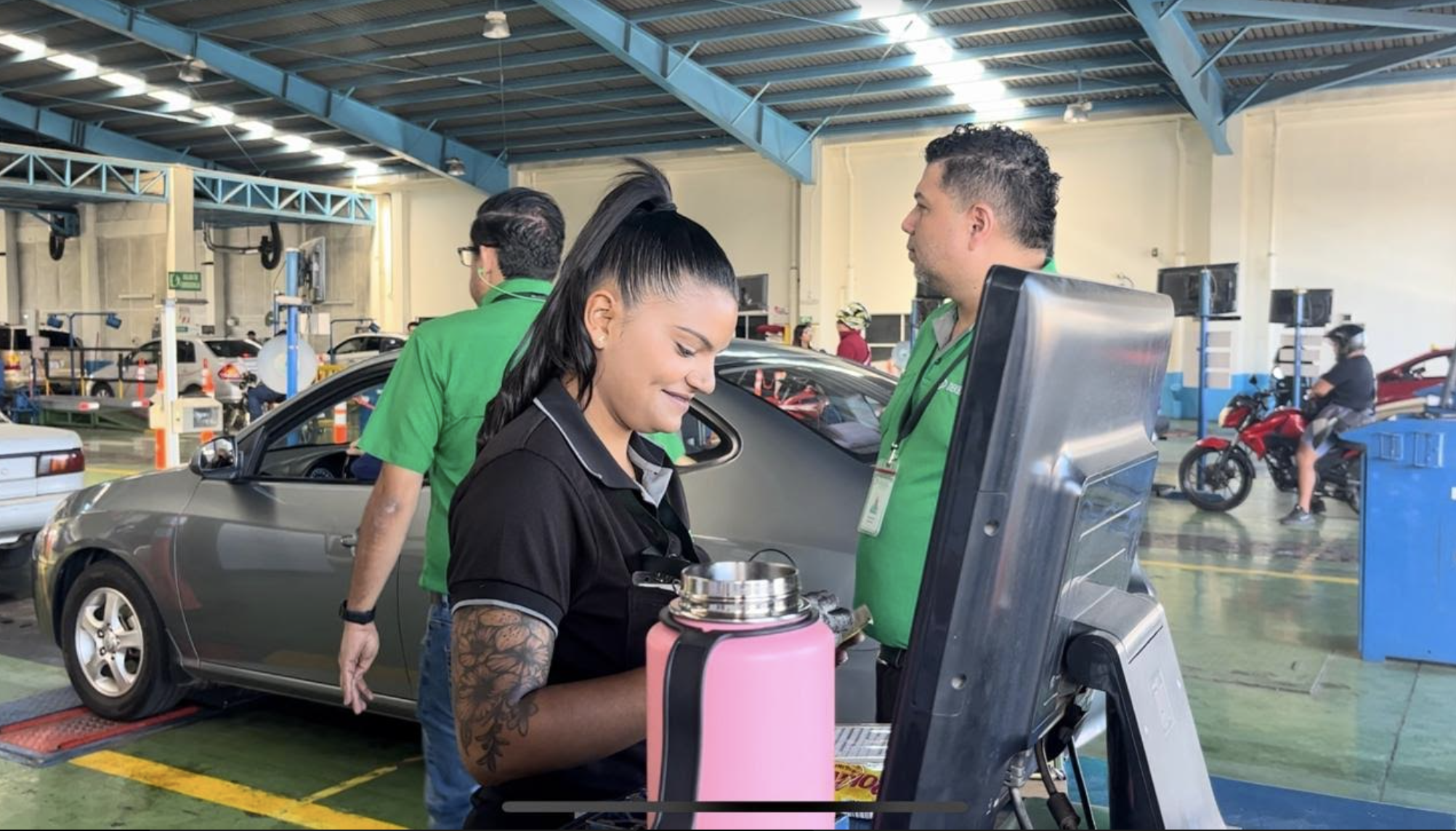 Imagen principal del artículo: Empleadas de DEKRA son reconocidas como piezas clave de la compañía