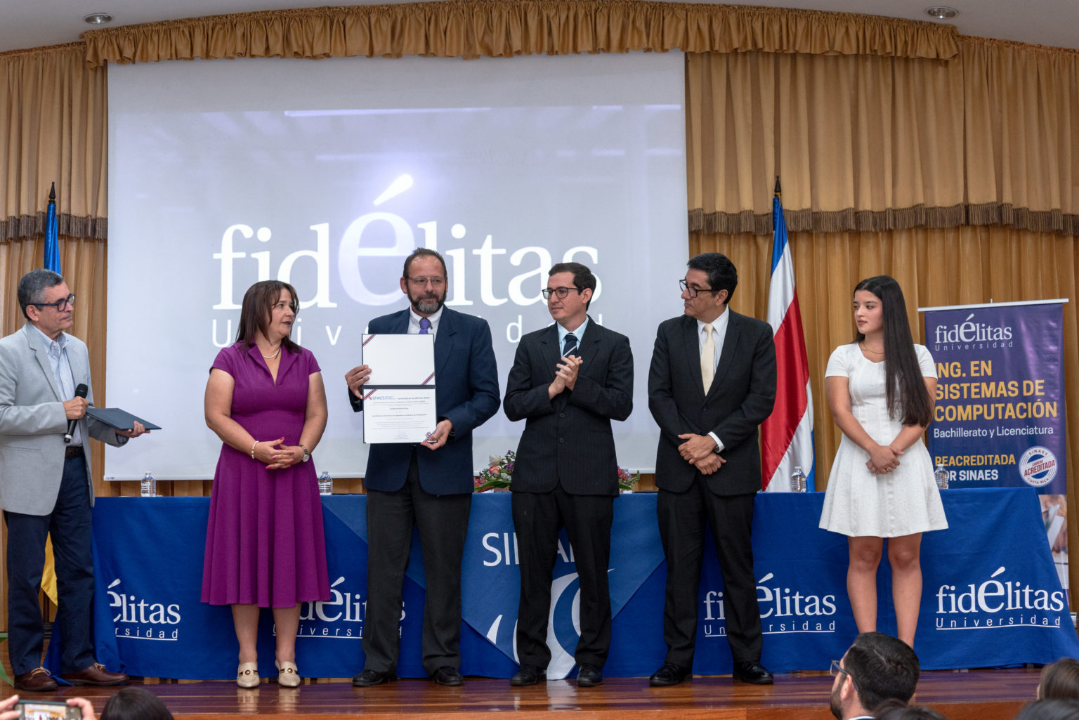 Imagen principal del artículo: Universidad Fidelitas reacredita carreras de Derecho e Ingeniería en Sistemas de Computación