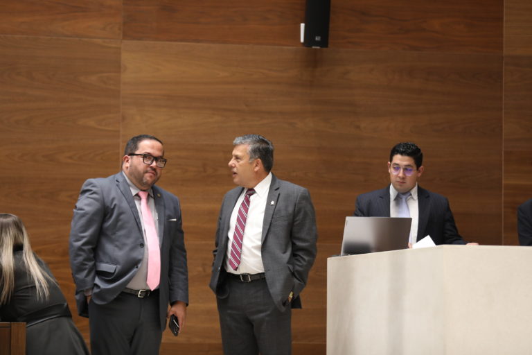 Diez congresistas proponen elevar a rango constitucional los derechos de las víctimas en el proceso penal