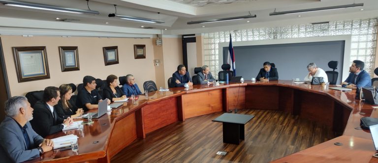 Magisterio logra acuerdo con el Ejecutivo para pago de deuda estatal