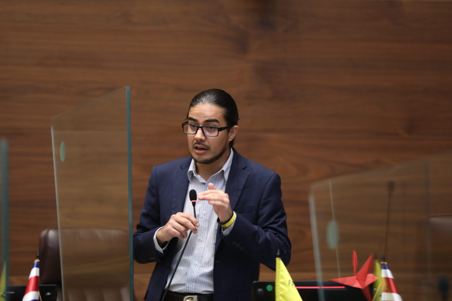 Imagen principal del artículo: Diputado del FA pide a presidente dar nombre de congresista que pidió nombramientos en el MEP