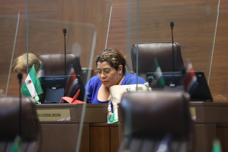 Vicepresidente Brunner critica a diputada del PLN por bloquear con 150 mociones proyecto de apenas tres artículos