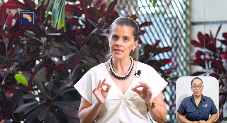 Pilar y Laura insisten en contratación a dedo, pero proyecto nació cuesta arriba