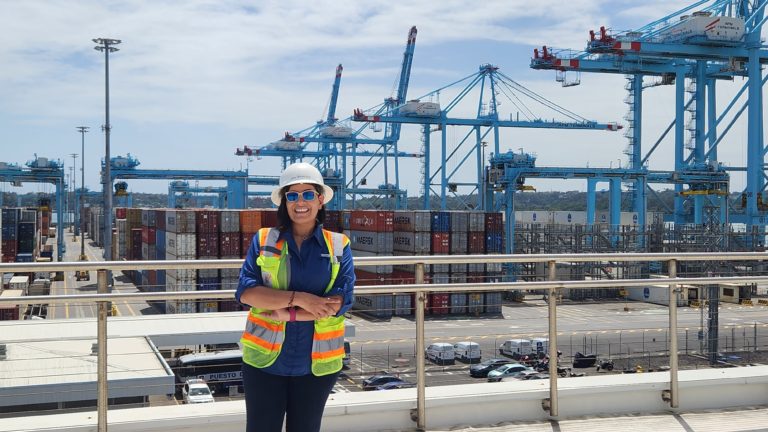 “Ser mujer en una carrera con rostro masculino es un desafío que se gana con determinación”
