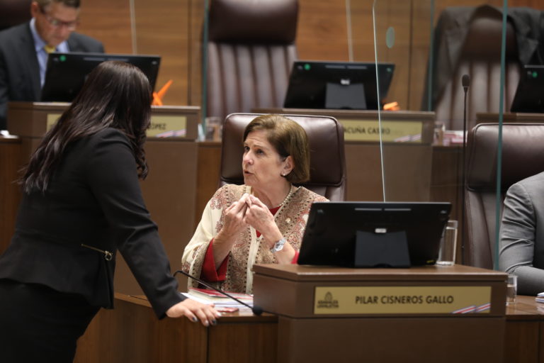 Pilar Cisneros pide cancelar suscripciones de la Asamblea Legislativa a medios de comunicación