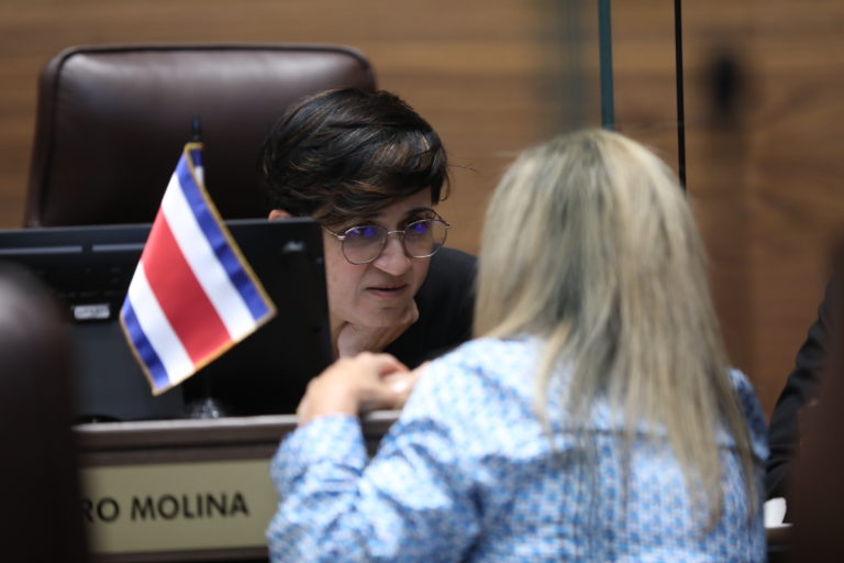 Frente Amplio presenta proyecto de ley para reformar la enseñanza religiosa