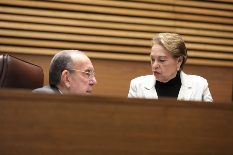 Pese a cuestionamientos, Rodrigo Arias mantiene a Gloria Navas en Comisión de Seguridad del Congreso