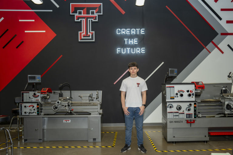 Estudiante de Coto Brus obtiene beca completa para estudiar ingeniería eléctrica en Texas Tech University-Costa Rica
