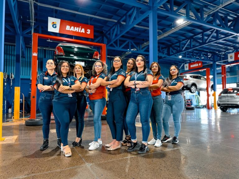 Más de 80 mujeres recibirán taller gratuito de mecánica gracias a iniciativa de Repuestas La Guaca