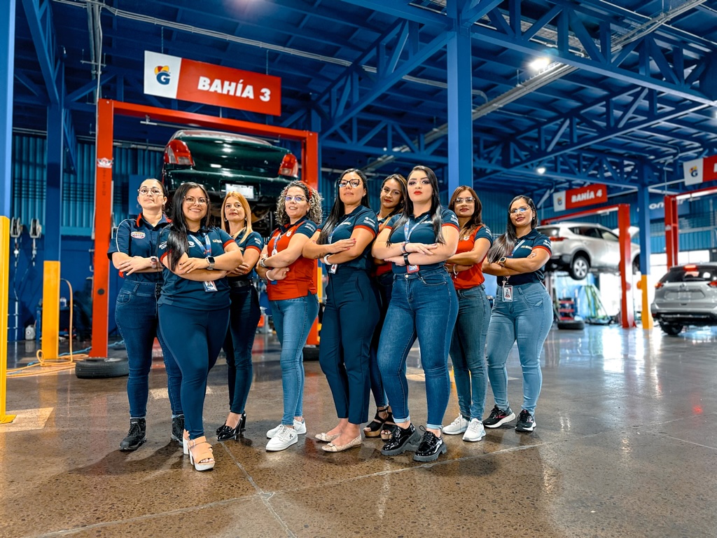 Imagen principal del artículo: Más de 80 mujeres recibirán taller gratuito de mecánica gracias a iniciativa de Repuestas La Guaca