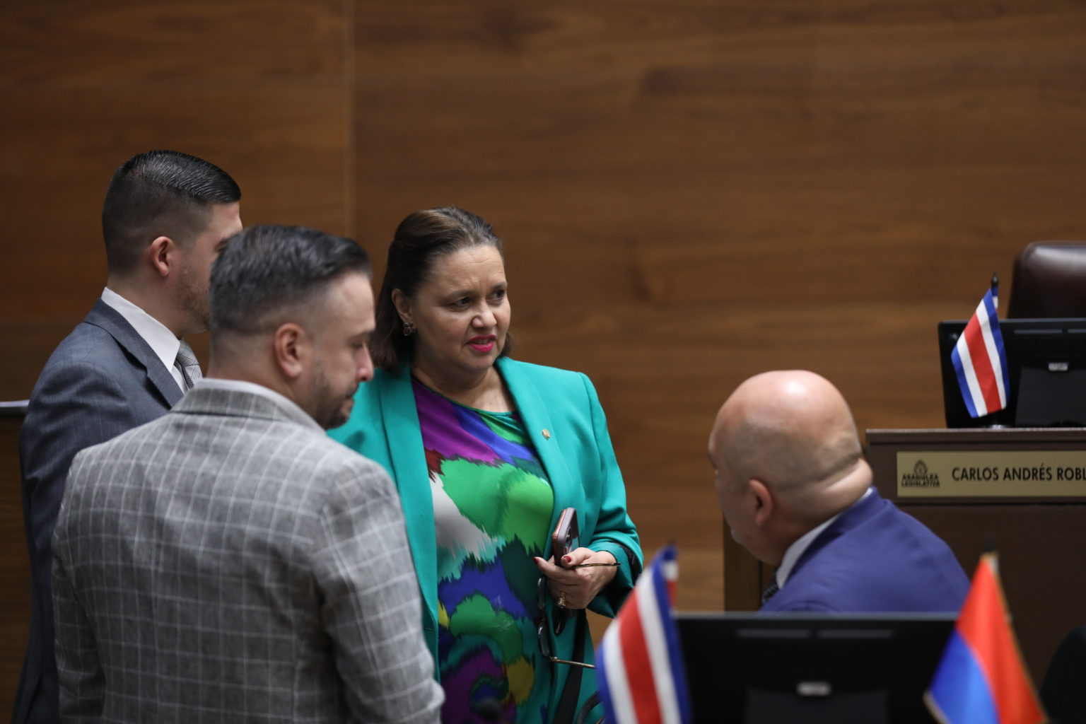 Imagen principal del artículo: Vanessa Castro desiste de aspirar a la presidencia del Congreso luego de que su fracción le diera la espalda