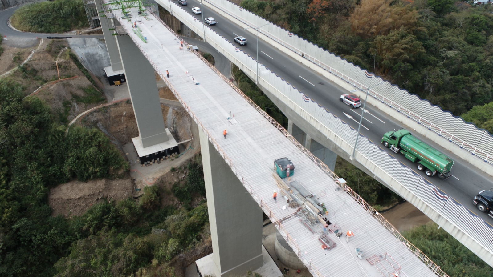 Imagen principal del artículo: MOPT anuncia reducción de carriles en puente del Río Virilla en horario nocturno