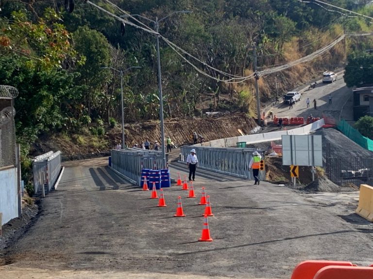 MOPT rehabilita paso vehicular en Bajo Los Ledezma tras colocación de dos puentes bailey