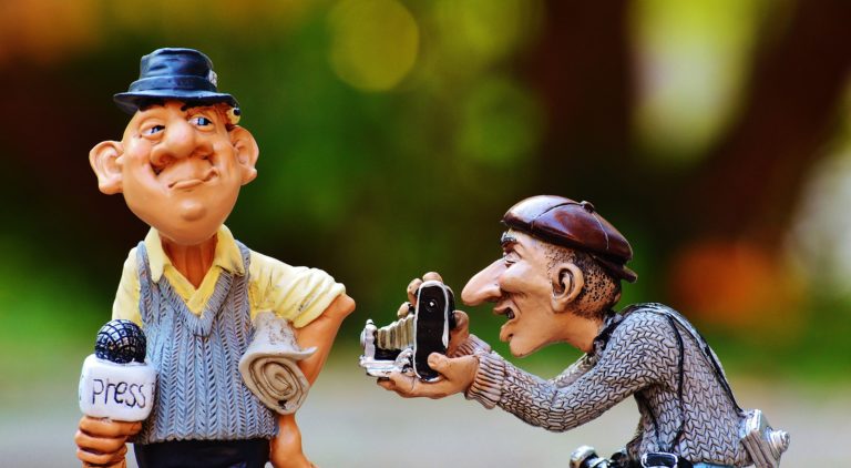 Los medios de comunicación tradicionales contribuyen a aumentar la brecha social