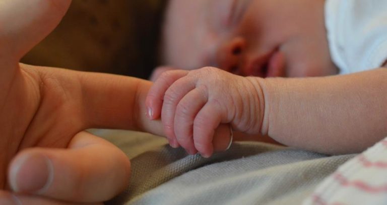 CCSS objeta proyecto de ley para crear licencia de co-maternidad