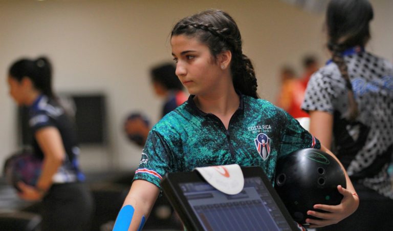 Tica Elena Weinstok se proclama campeona iberoamericana U-21 de boliche