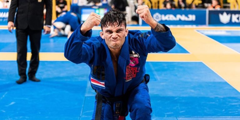 Atleta tico de jiu-jitsu Sebastián Rodríguez gana medalla de bronce en el AJP Grand Slam de Roma