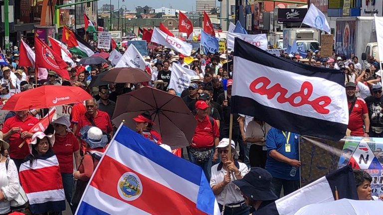 Sectores se manifestaron por la defensa de la Caja y el agua, entre otras consignas