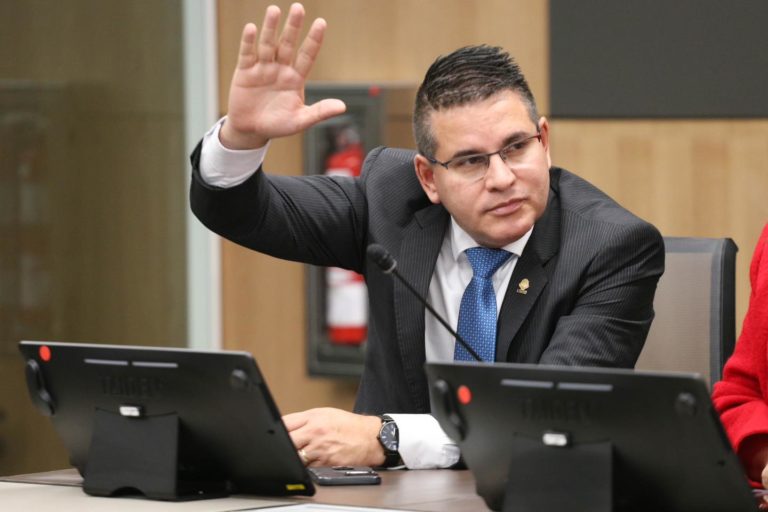 Diputado de Nueva República propone promover el estudio de la Biblia en el sistema educativo