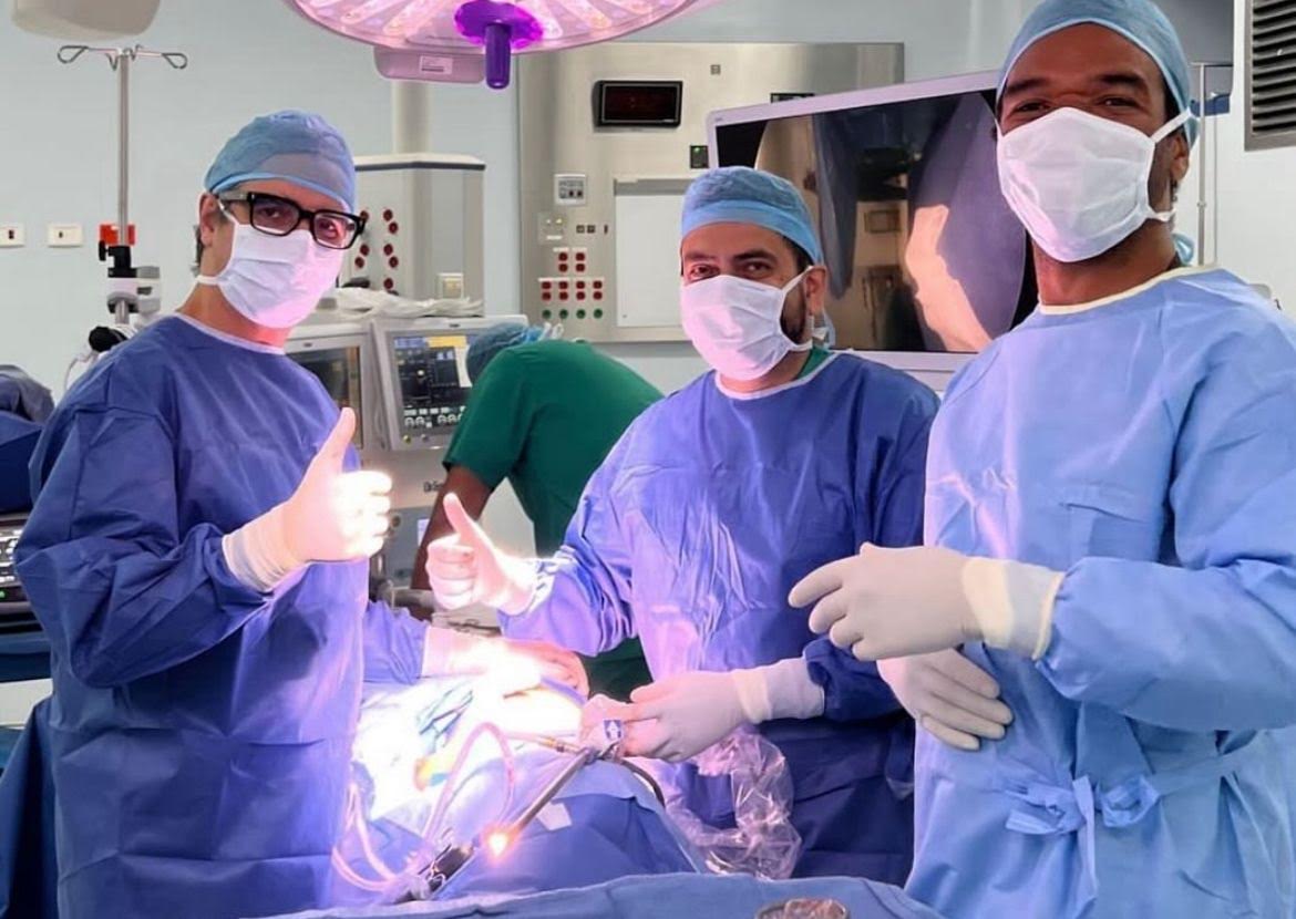 Imagen principal del artículo: Diez pacientes con tumores operados con éxito en Costa Rica por la fundación española Diego González Rivas