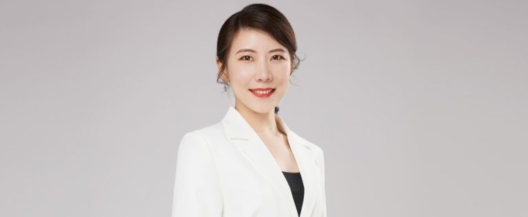 Mingyue Qin presentó tesis sobre traducción de películas wuxia al español
