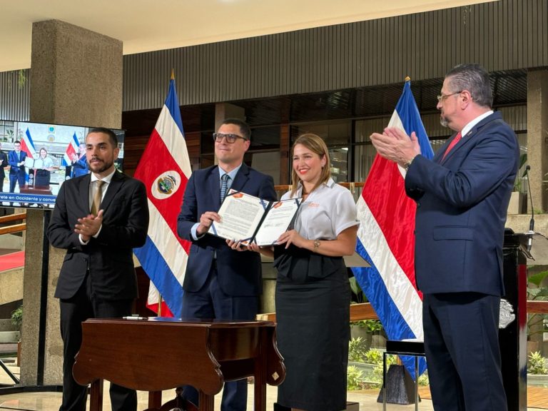 Banco Popular y Ministerio de Trabajo firman convenio de asociación para estrategia BRETE