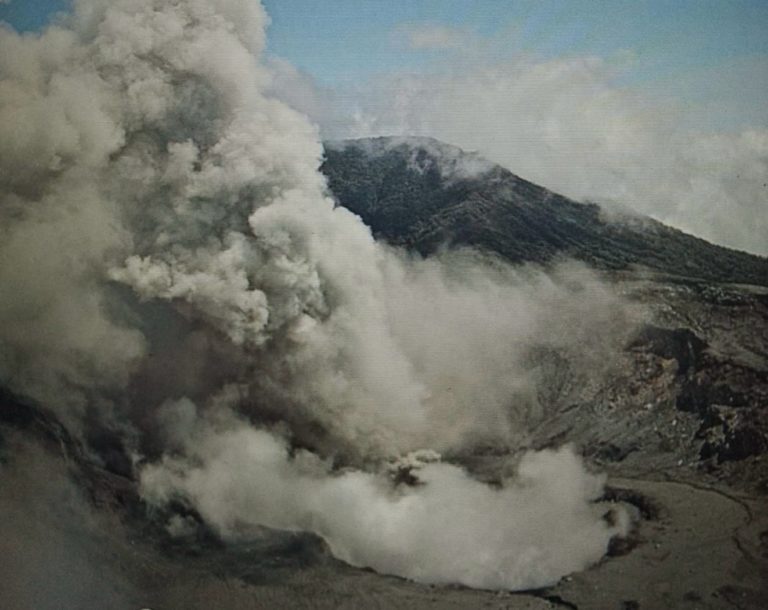 Parque Nacional Volcán Poás vuelve a cerrar tras cambio de comportamiento del coloso