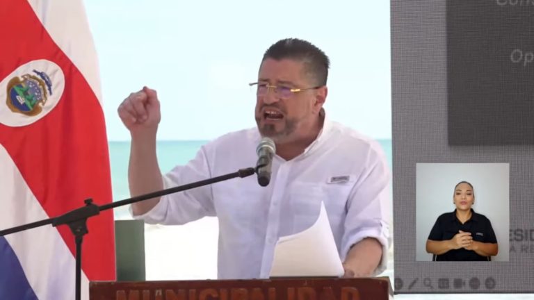 Chaves arremete contra la Contraloría por pedir licitación para construir Terminal de Cruceros y Marina de Limón
