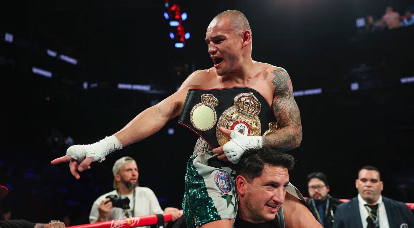 Imagen principal del artículo: Boxeador costarricense David “Medallita” Jiménez triunfa por KO y apunta al título mundial