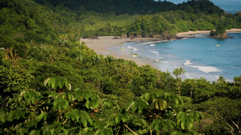 Playa Manuel Antonio destaca en ranking de las mejores 100 del mundo